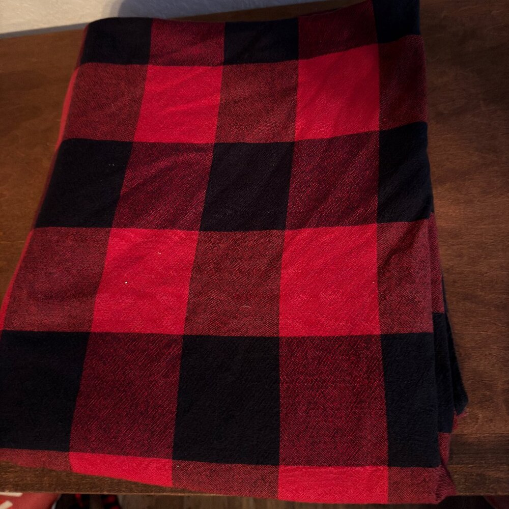 St. Nicholas Square Buffalo Plaid Tablecloth – 120” x 54”